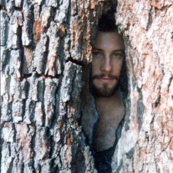 Meet Robert. Artist. Writer. Nurse. Graphics Designer. Love Philosophy & Travel. - Picture 6 of 16